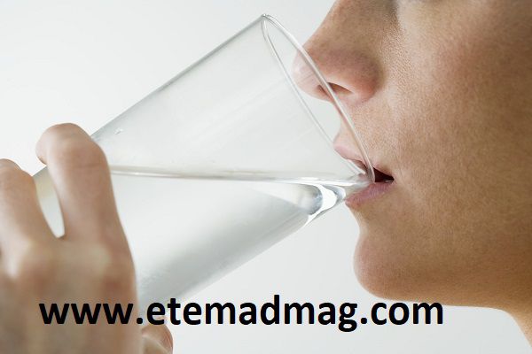 نوشیدن آب کافی هنگام انجام یوگای بارداری